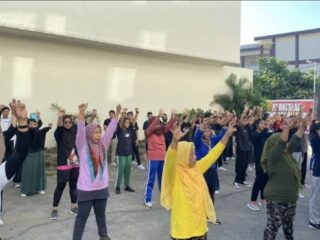 Stik Famika Makassar Ramaikan Hari Jumat Sehat, Seratusan Civitas Akademika  dan Warga Senam Pagi Setiap Hari Jumat