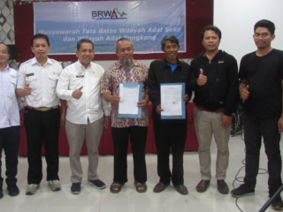 Penandatangan Berita Acara Kesepakatan Batas wilayah Adat Kecamatan Seko dan Rongkong