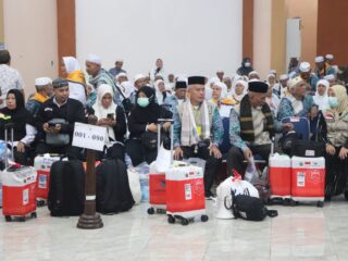 Bupati Andar Amin Harahap Sambut 351 Jemaah Haji Asal Paluta di Embarkasi Medan