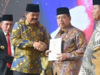Wakil Walikota Padangsidimpuan Terima 194 Serifikat Aset Dari Menteri Agraria & Tata Ruang
