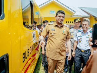 Bobby Nasution Serahkan 3 Unit Bus Sekolah ke Dinas Pendidikan dan Kebudayaan