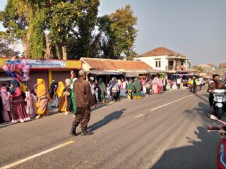Ribuan Masyarakat Kecamatan Cilograng Ikuti Pawai Taaruf Meriahkan Tahun Baru Islam 1445 H