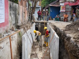 Peningkatan Saluran Drainase di Jalan Brigjend Katamso Medan Maimun Mulai Dikerjakan