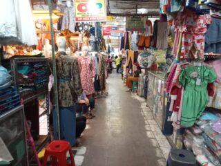Akibat Pasar 16 Ilir Dikelilingi Pagar Seng, Ratusan Pedagang Terancam Gulung Tikar