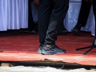 Bobby Nasution Pamer Sepatu Harga 350 ribu