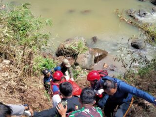 Warga Desa Pakutandang Digegerkan Dengan Penemuan Mayat Mengambang Di Sungai Cirasea