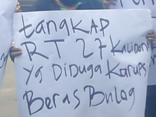 Ketua RT 27 dan Lurah Kalidoni Diduga Korupsi Beras Bulog, Disebut Dalam Aksi Demo LSM HMP Demokrasi
