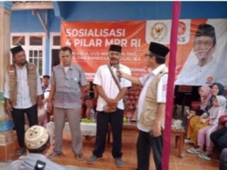 Anggota DPR/MPR RI dari Fraksi Partai PKS Sosialisasi 4 Pilar di Sragi