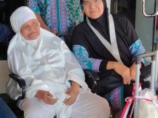 Hj. Defriyanti : Alhamdulillah.. Mendarat Dengan Selamat di Palembang, Jamaah Haji Lubuklinggau Kloter 16