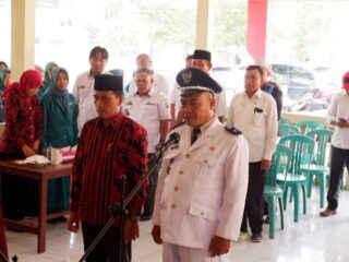 Mencalonkan DPRD Lamsel Dapil III Iwan Kuswara Serahkan Jabatan Kepala Desa