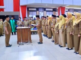 Wali Kota Banjarmasin, H Ibnu Sina Lantik Ratusan Kepala Sekolah Dari Tingkat TK Sampai SMP