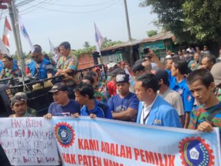 Aksi Demontrasi F.SPTI - S.SPSI Kubu Kores Sirait Datangi Perusahaan Alfamidi Minta Untuk Kerja Bongkar Muat