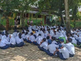 Giat Binluh, Kasat Binmas Polres Binjai Sambangi SMP Negeri II Selesai