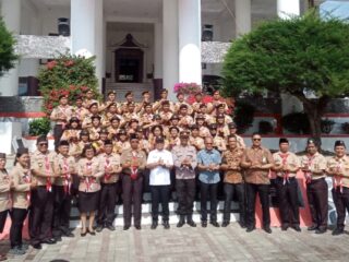 Kapolsek Balige Wakili Kapolres Toba  Lepas Keberangkatan Kontingen Pramuka Kwartir  Cabang Kabupaten Toba