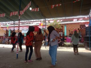 Desa Surabaya Kecamatan Tigadhaji , Memeriahkan HUT RI  Dengan Adakan Lomba Joget Balon.