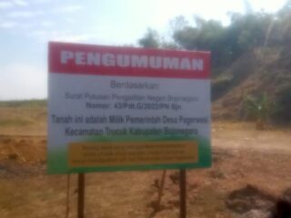 Pemdes Pagerwesi Bojonegoro Lakukan Pemasangan Papan Informasi Tentang Tanah Aset Desa.