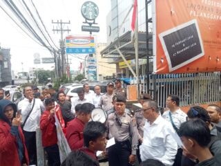 Kasat Binmas Pimpin Upacara di SMA Negeri 1 Medan, Beri Pesan Pelajar Jangan Tawuran dan Berbuat Kriminal