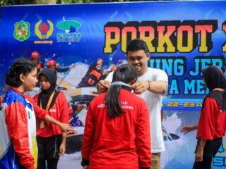 Porkot XIII, Bobby Nasution berikan Beasiswa untuk 2 Atlet Arung Jeram Peraih Medali Emas
