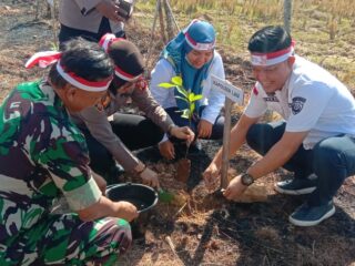 Aksi Polsek Lau Tanam Pohon untuk Penghijauan dan Atasi Perubahan Iklim