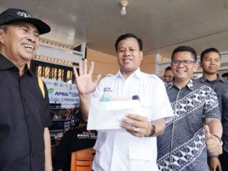Gubenur Riau Drs H, Samsuar  Msi mengapresiasi kinerja panitia pacu jalur dan  Bupati Kuansing.