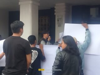 Gelar Aksi Damai di Pemkot Palembang, LSM Perkumpulan SBC : Tangkap dan Periksa Direktur PT. SP2J 