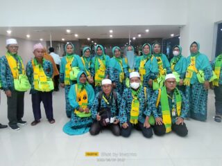 Travel AZZA Berangkatkan 21 Jamaah Umroh Langsung Palembang Medinah