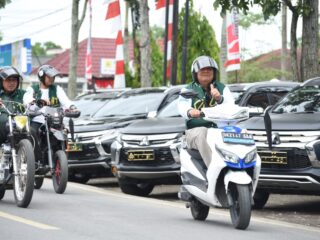 Walikota Irsan Efendi Nasution Uji Sepeda Motor Listrik di acara Celebration & Touring With EVIT
