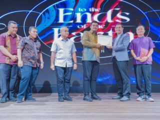 Jemaat GKDI Bersukacita, Bobby Nasution Serahkan Izin Ibadah di Adora Convention