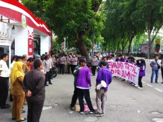 Berjalan Kondusif, Polrestabes Medan Kawal Aksi Demo Mahasiswa di Gedung DPRD Sumut