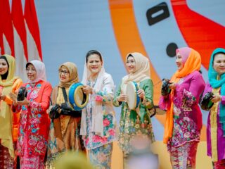 Usai Resmikan KriyaNusa, Ibu Negara Kunjungi Stand Dekranasda Medan 