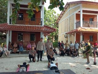 Kunjungan Kerja Karo SDM Polda Metro Jaya untuk Sosialisasi Penerimaan Anggota Polri T.A. 2024 di Pulau Pramuka dan Pulau Panggang