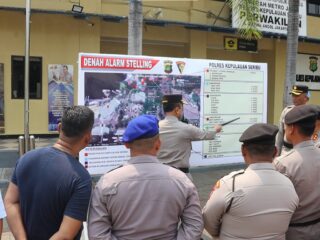 Kapolres Kepulauan Seribu Pimpin Tactical Wall Game dan  Alarm Stelling dalam rangka Simulasi Sispam Mako  Persiapan menghadapi Pemilu 2023-2024