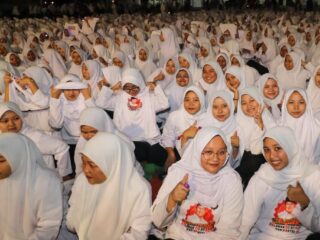 Ribuan Nyai, Ning, dan Santri dj Jatim Deklarasi Dukung Prabowo: Istiqomah pada Kebaikan