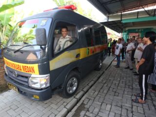 Polda Sumut Bawa Syahdika Korban Tabrak Lari ke RS Bhayangkara Medan