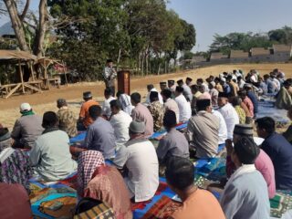 Warga dan Unsur Pemerintah Desa Sagaracipta Laksanakan Sholat Istisqa