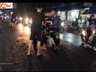 Akibat Jalanan Licin, 25 Roda 2 - Motor Jadi Korban di Jalan Raya Tobat Pasar Sentiong