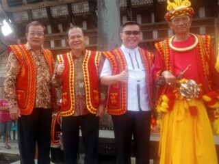 Bacaleg DPR RI Drs. Sokhiatulo Laoli M.M Hadiri Pengukuhan Tuha Solago Maenamolo Di Nias Selatan