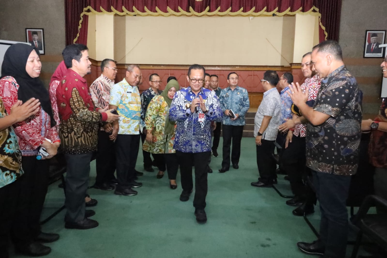 Awali Rapat Perdana Sekda Dampingi PJ. Wali kota R. Gani Muhamad Bersama Pejabat Pemerintah Kota Bekasi