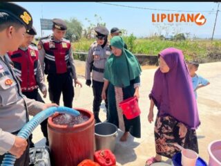 Sat Samapta Polres Maros Kembali Salurkan Bantuan Ribuan Liter Air Bersih untuk Warga