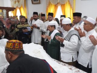 Almarhum Datok di Kebumikan di Gebang, Syah Afandin Ucapkan Terimakasih, Pj Gubernur: Kita Kehilangan Putra Terbaik Bangsa