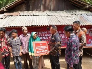 Idul Fitri Trima Bantuan Pembangunan Rumah Dari Bupati Lampung Selatan