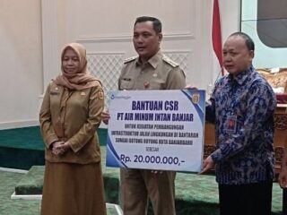 PT AM Intan Banjar Serahkan Bantuan Dana Sosial Kemasyarakatan (CSR) Kepada Wali Kota Banjarbaru