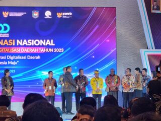 Kota Tebing Tinggi Kembali Terima Penghargaan TP2DD Kota Terbaik l Wilayah Sumatera dari Menko Perekonomian