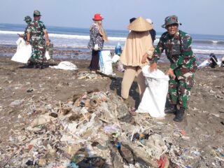 Anggota Koramil 0622-11/Sagaranten Melaksanakan Karyabakti  Di Hari Ke-3 Dalam Rangka HUT TNI Ke-78