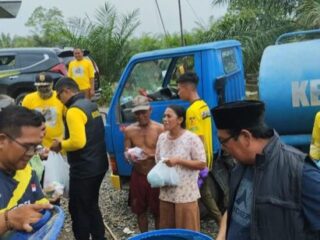 Paman Birin Bagikan Pasokan Air Bersih Bagi Masyarakat Di 4 Desa Kabupaten Banjar