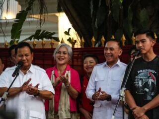 Kenakan Kaos Bergambar 'Prabowo' saat Kunjungan PSI ke Kertanegara, Kaesang: Saya kan Ngefans