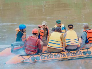 Pantau Gotong Royong, Bobby Nasution Susur Sungai Deli, Progres Pembersihan Capai 24,63 Persen