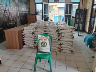 Kantor Pos, Kecamatan Gunung Kencana Salurkan Beras Sembako 10 kg,ke 12 Desa desa