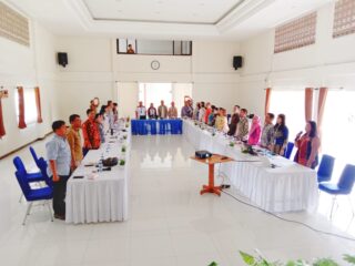Rapat Penanaman Modal, Pelayanan Terpadu Satu Pintu Dan Ketenagakerjaan Kabupaten Toba. 