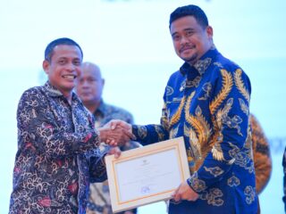 Tertinggi di Sumut Tertibkan PSU, Bobby Nasution Terima Penghargaan Dari KPK